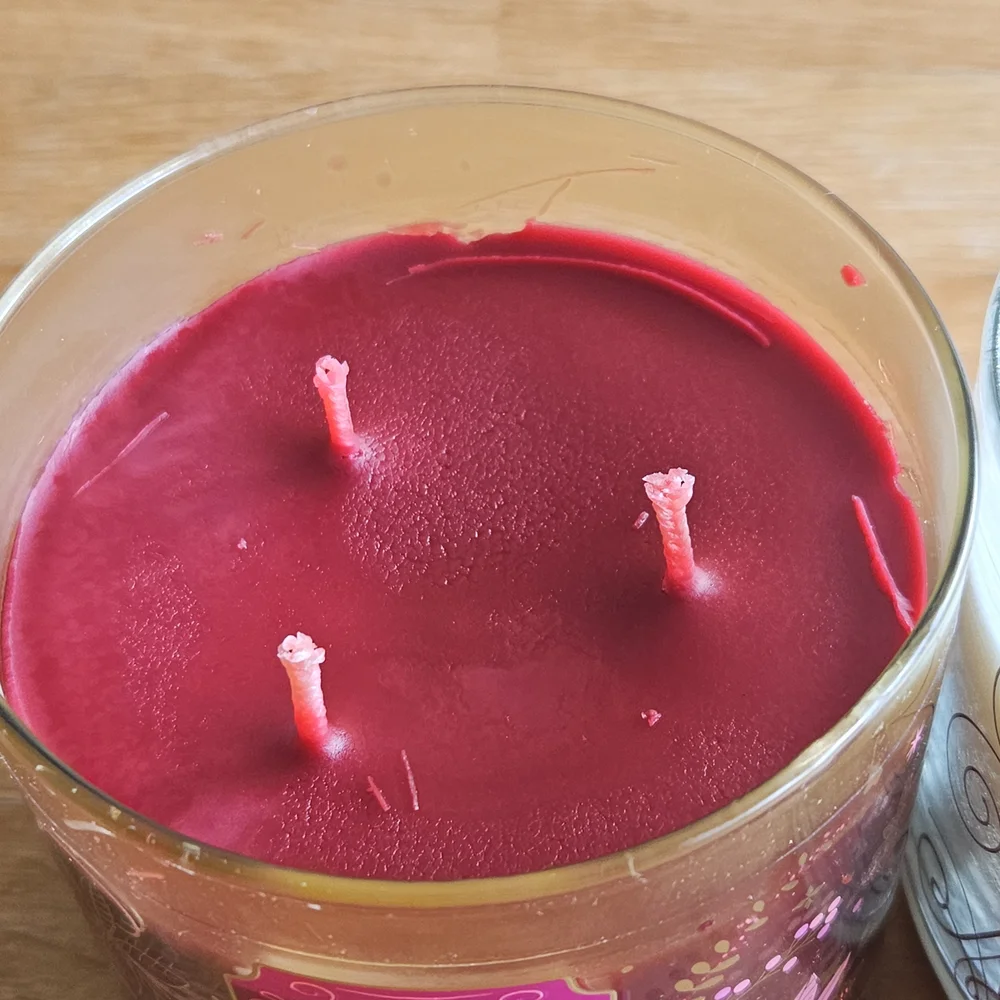 Bath & Body Works 'Tis The Season Candle Set - Pink and Cream
